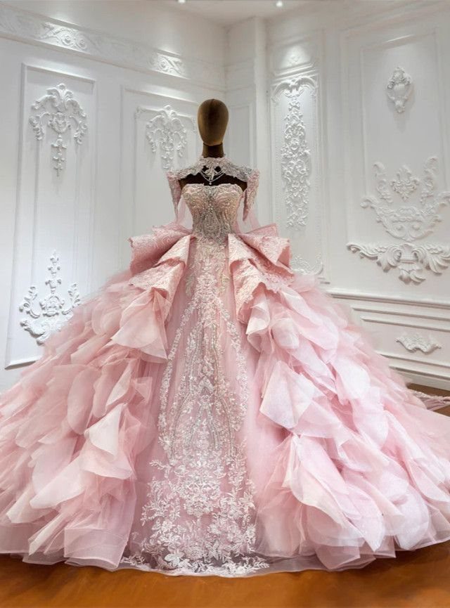 Big Princess Dress Ideas: 7 Tulle, Lace and Satin Gowns 3 Voluminous light pink ball gown with tiered ruffles on a mannequin in white room