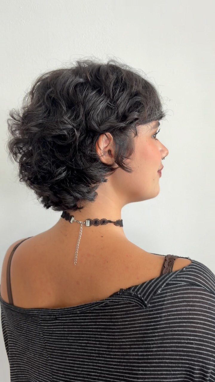 18 Bobo Hair Style Ideas, From Lob to Boxy Cuts 8 Woman with a short, textured bixie bob haircut in dark wavy hair.