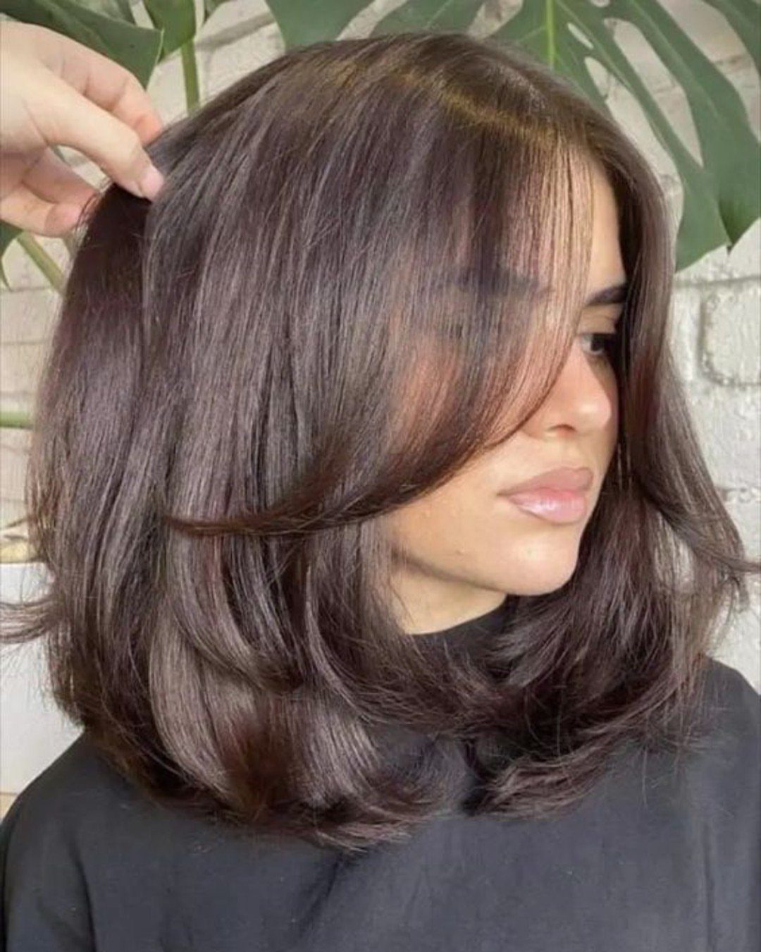 18 Bobo Hair Style Ideas, From Lob to Boxy Cuts 17 Woman with a brown butterfly bob haircut featuring voluminous feathered layers and bangs.