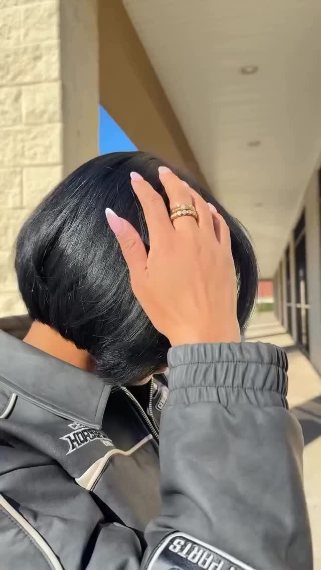 18 Bobo Hair Style Ideas, From Lob to Boxy Cuts 14 Person with a sleek, chin-length black blunt bob haircut wearing a grey jacket.