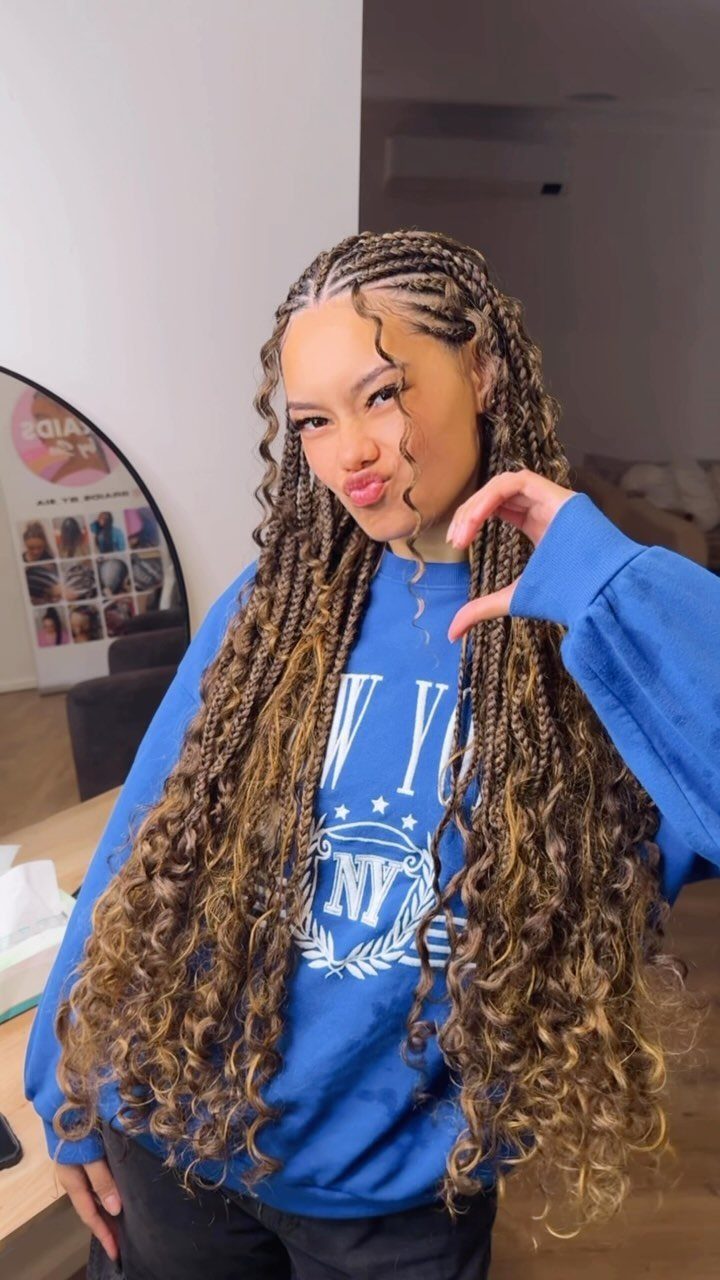 27 Boho Fulani Braids Hairstyles for Every Length and Look 17 Woman with long brown Fulani goddess braids with curly loose strands and ends.
