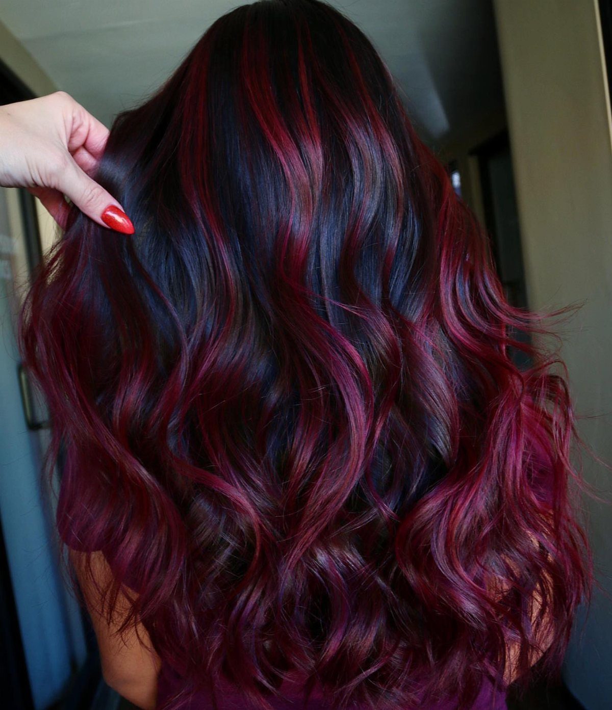 Different Shades of Red Hair Dye: 15 Looks, Copper to Crimson 12 Long wavy hair dyed in deep red velvet and burgundy shades with highlights.