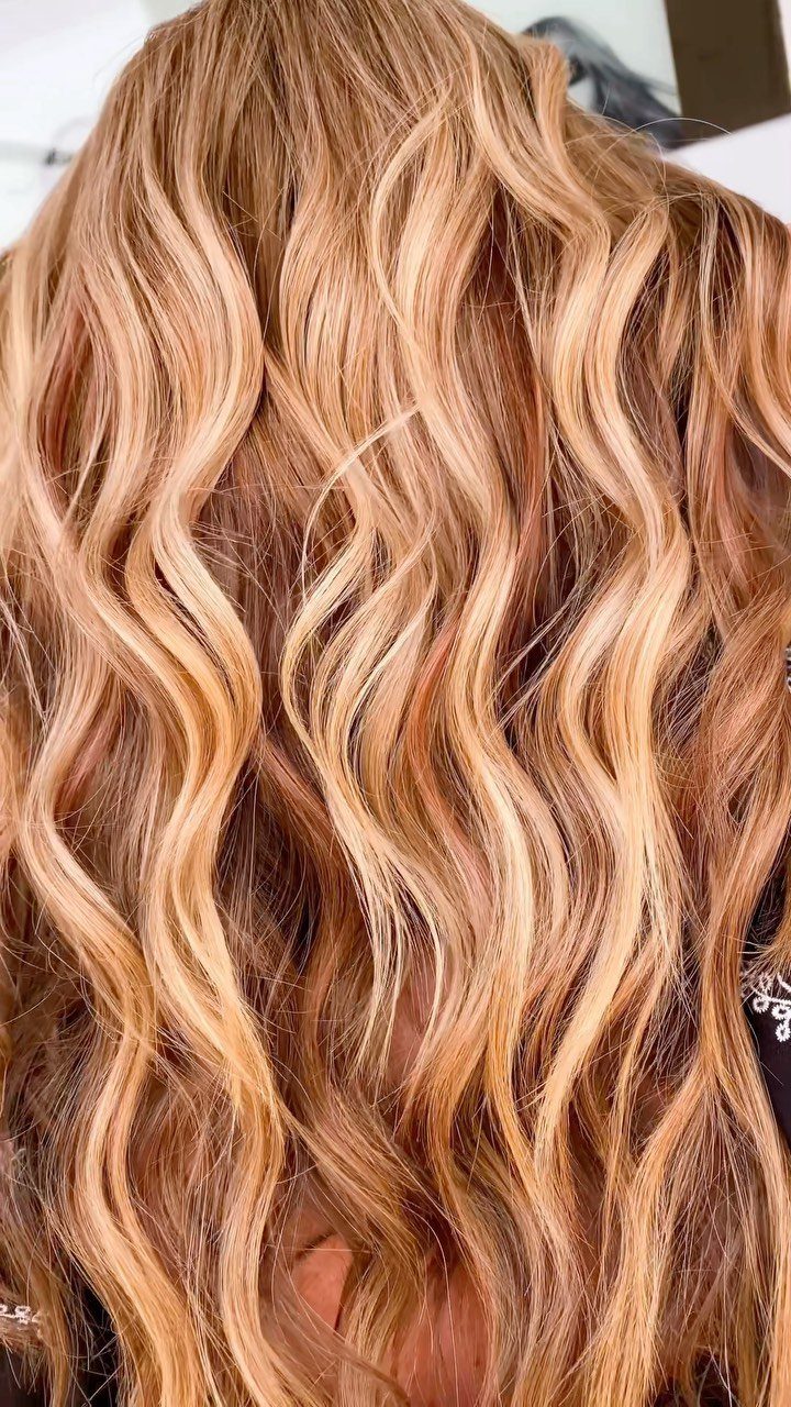 Different Shades of Red Hair Dye: 15 Looks, Copper to Crimson 7 Long wavy strawberry blonde hair with golden and soft red highlights.